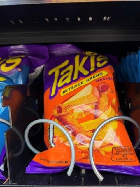 Takis Blue Heat Tortilla-Chips im HyperMat Snackautomaten