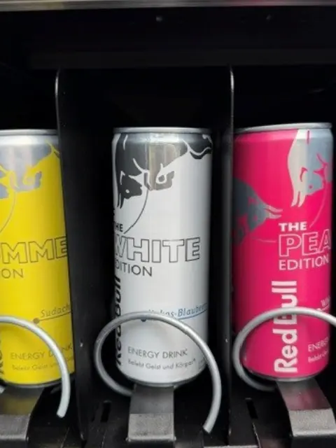 Red Bull Summer Edition, White Edition und Peach Edition im HyperMat Snackautomaten